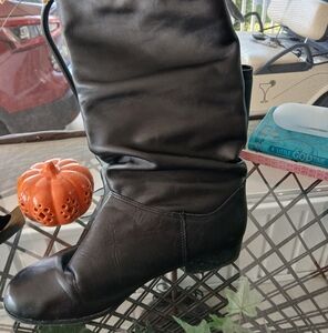 Chic Black Leather Heeled Boots for Women